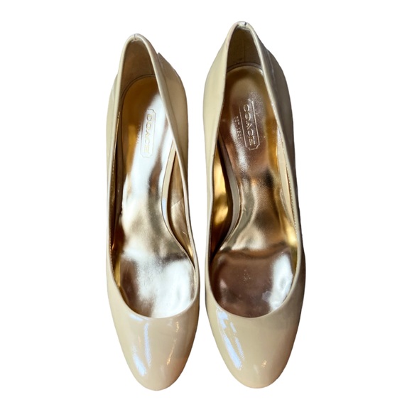 Coach buttery yellow tan patent leather kitten heels shoes. - Picture 4 of 6